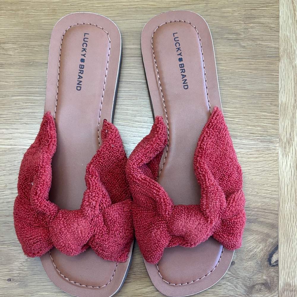 Lucky Brand Women's Textured Red Sandals